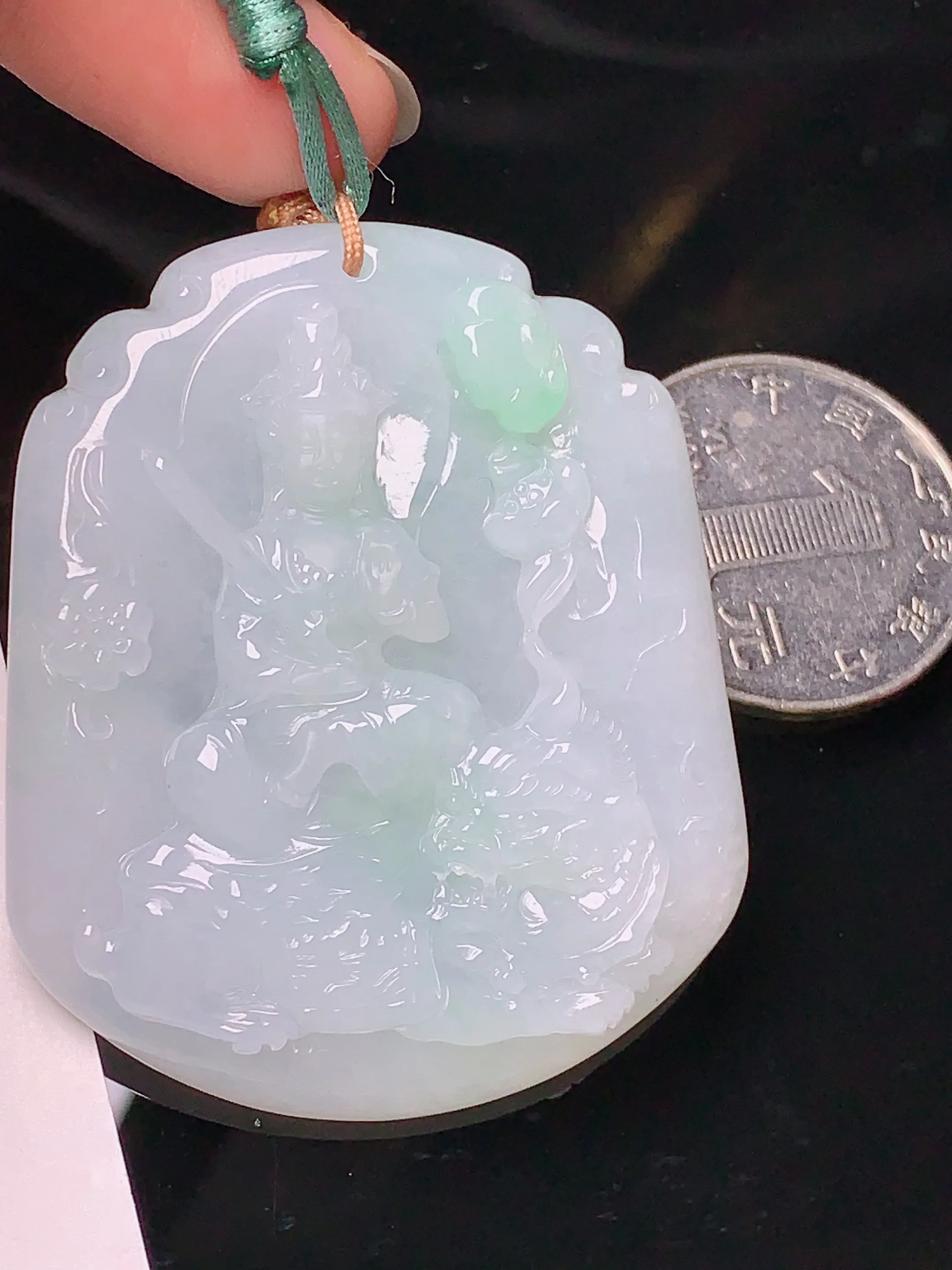 飘绿文殊观音菩萨吊坠 玉质细腻 色泽艳丽 水润亮眼  整体尺寸50*41.5*6