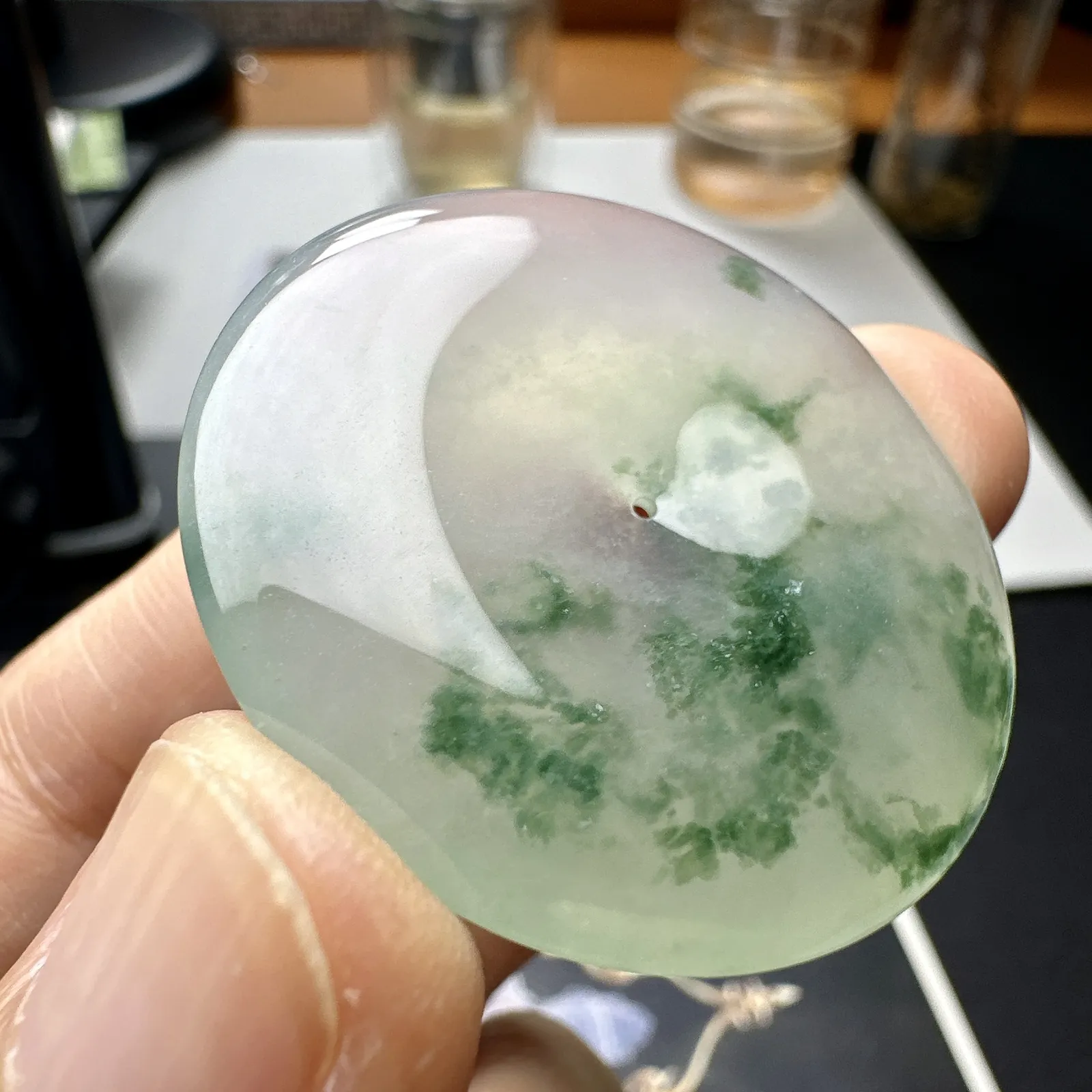 【冰种飘花大平安扣】质地非常细腻，冰润十足，种老冰透