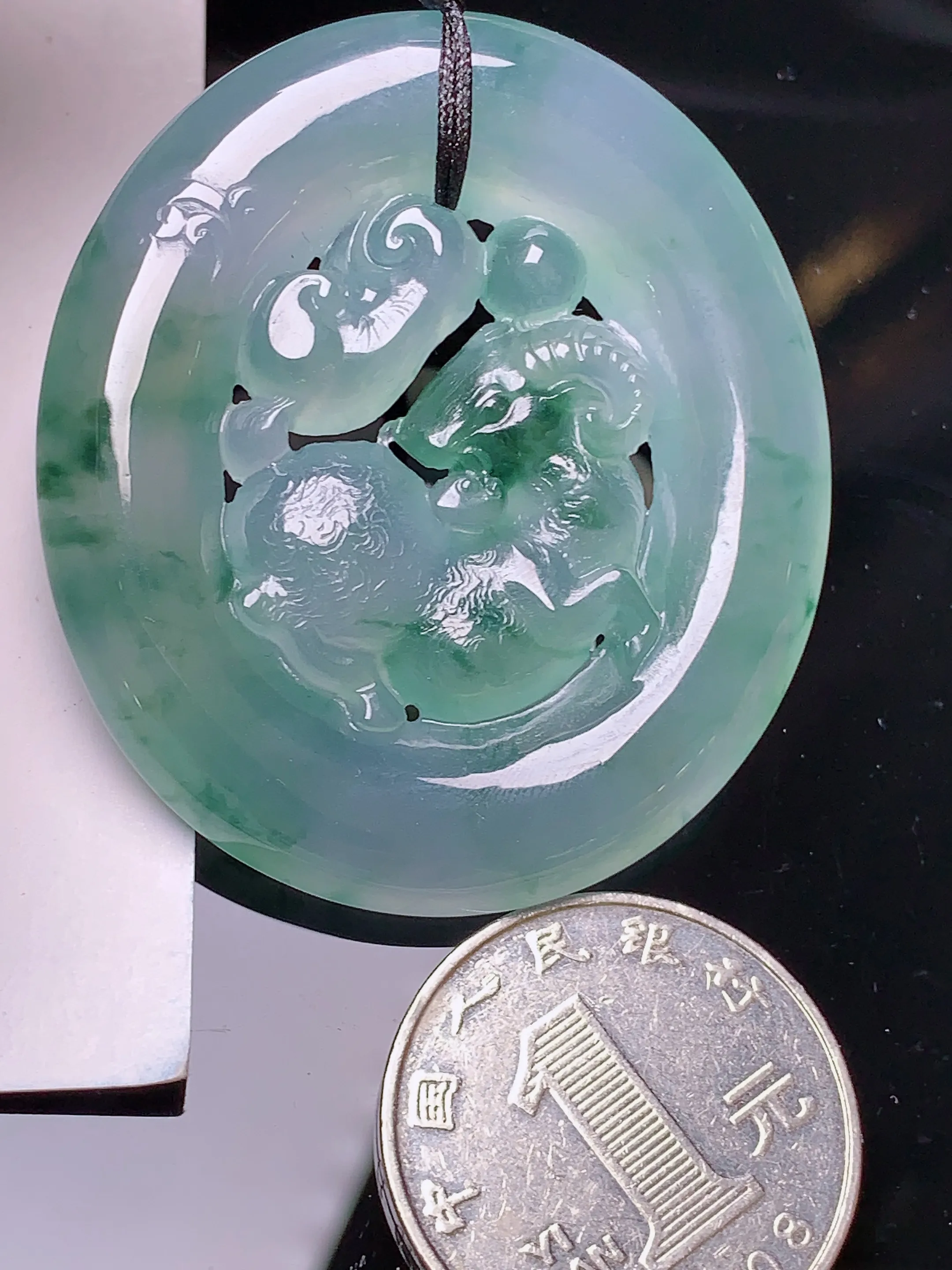 飘绿生肖羊吊坠 玉质细腻 色泽艳丽 水润亮眼  整体尺寸48.2*42.6*6.5