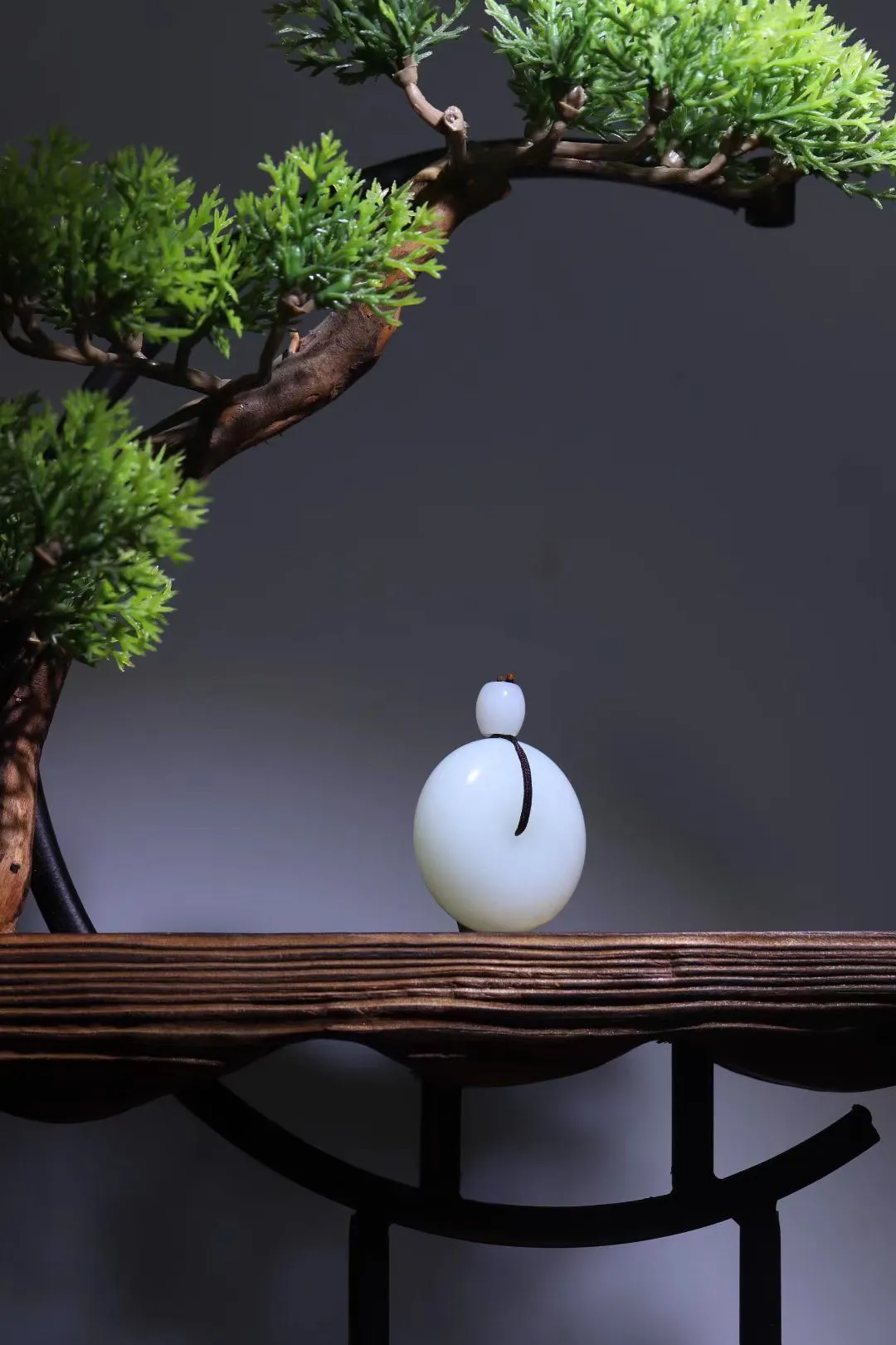白得温温柔柔，通体浑圆饱满，莹亮细糯，似化开的羊乳般醇厚丝滑；
38-16mm，45g