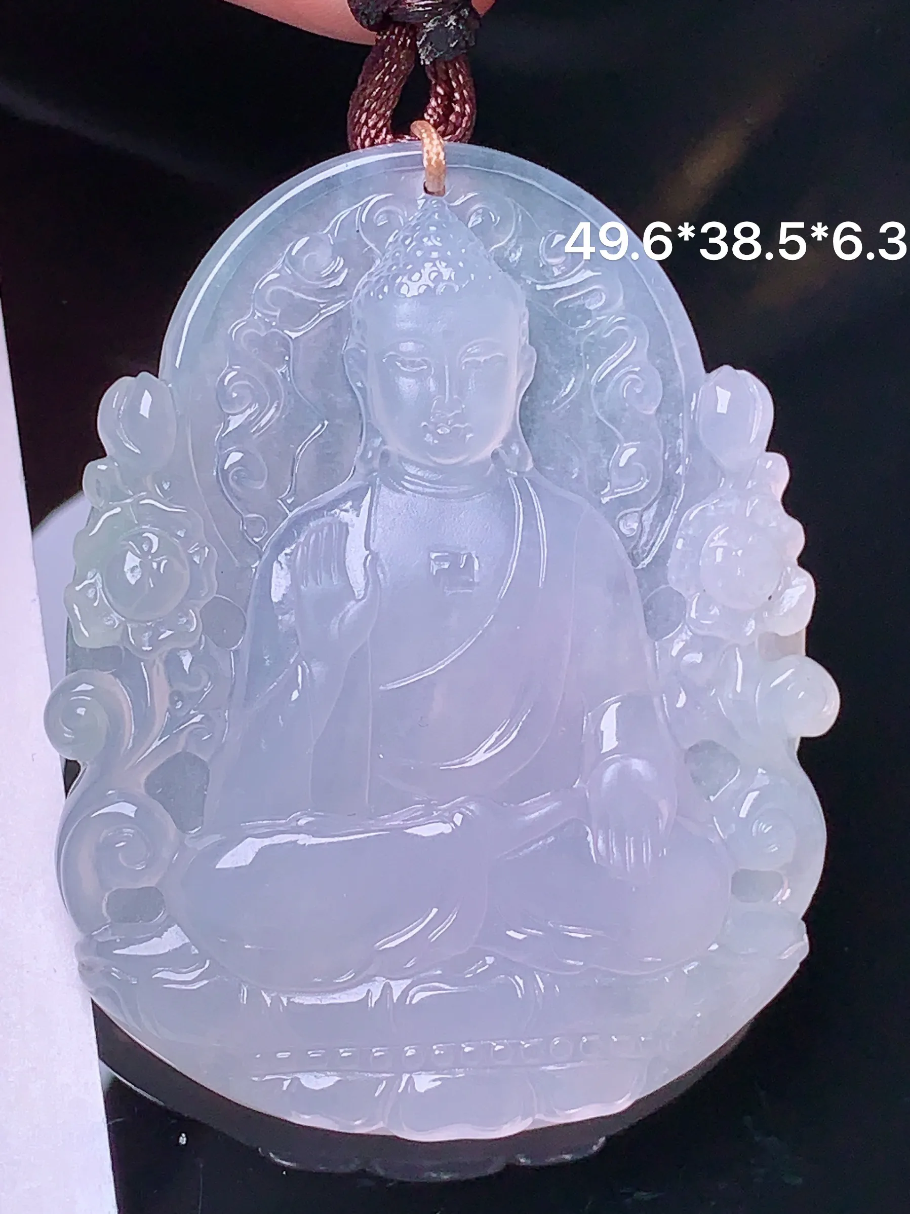 冰种大日如来佛祖吊坠 玉质细腻 色泽艳丽 水润亮眼  整体尺寸49.6*38.5*6.3