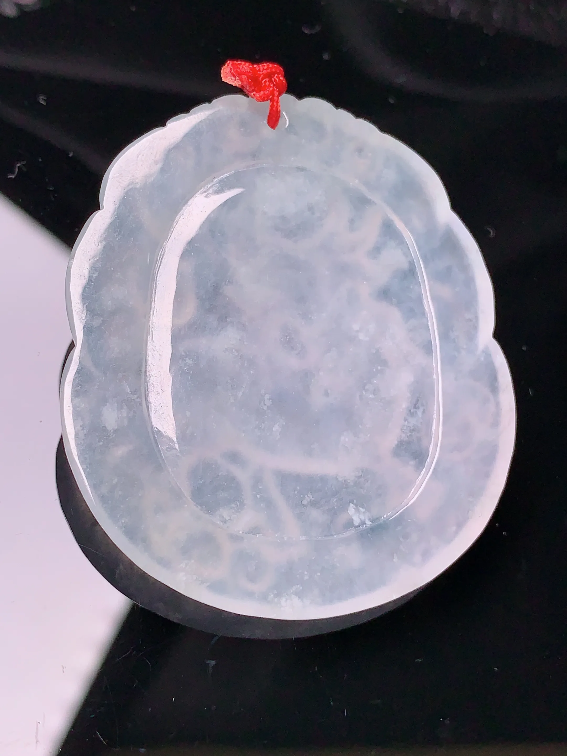 冰种麒麟吊坠 玉质细腻 色泽艳丽 水润亮眼  整体尺寸46.5*39.8*5.6