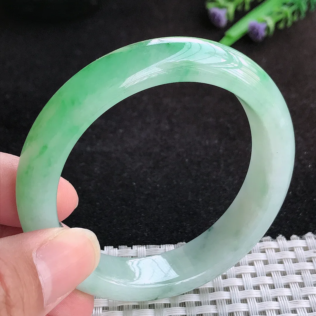 自然光54.5/13.7/8.8老坑精美温润飘阳绿手镯天然翡翠玉镯女款