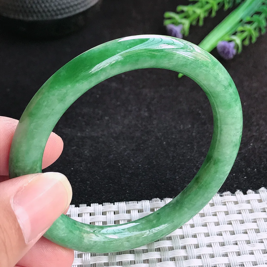 自然光54/8.6老坑精美满绿圆条手镯天然翡翠玉镯女款
