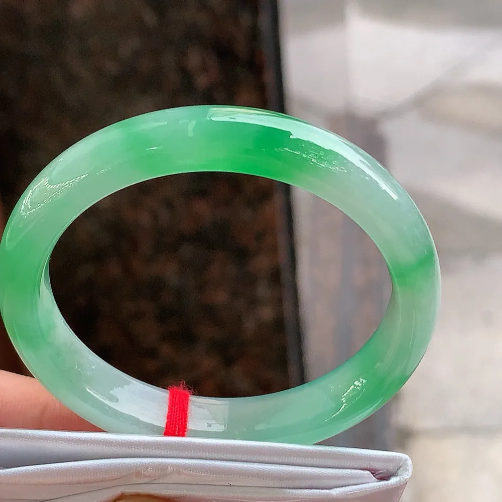 正圈高冰阳绿 微细纹 尺寸:49.6/10/7.3 种色俱佳🥰🥰