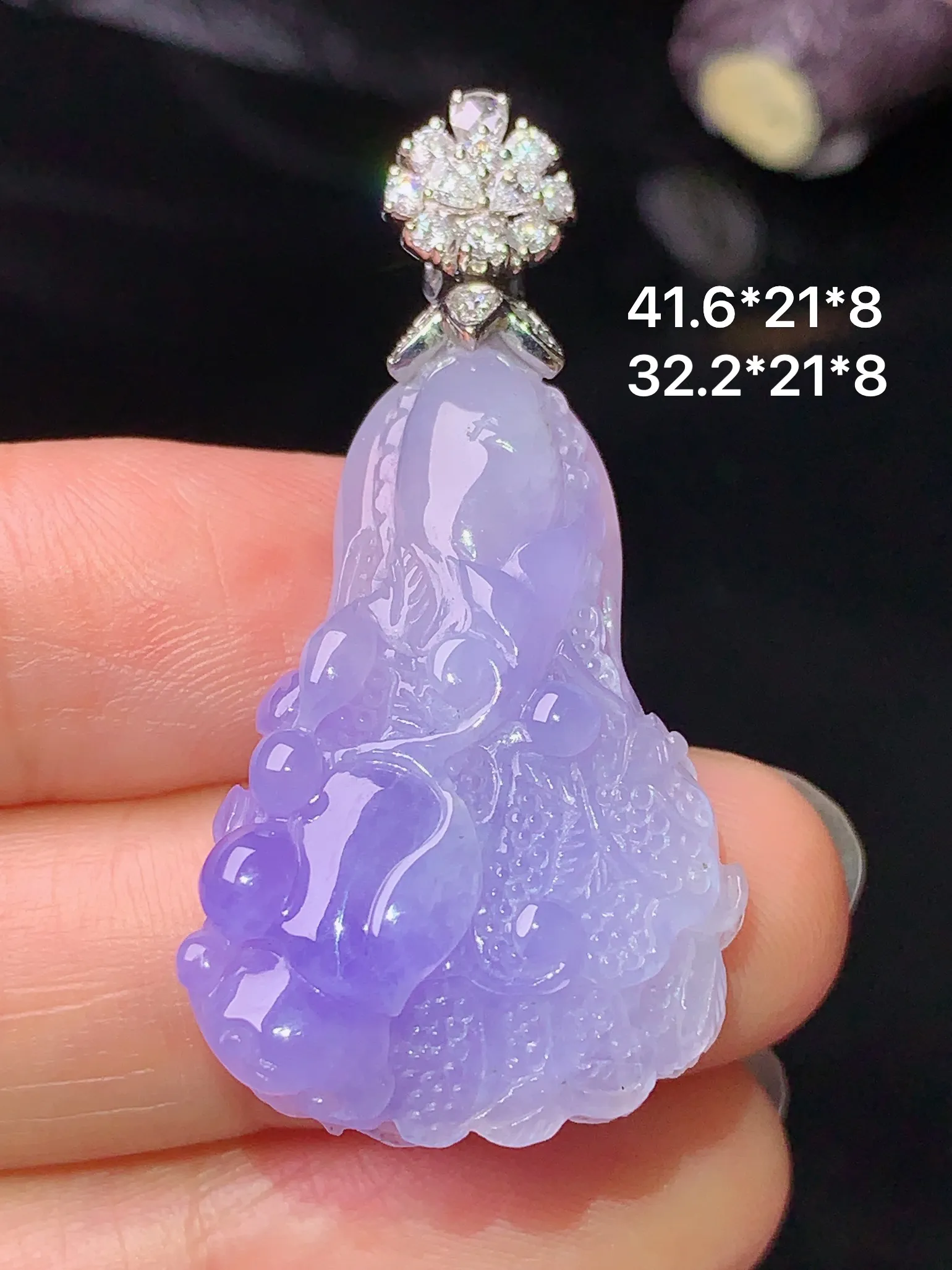 18k金钻镶嵌紫罗兰白菜吊坠 玉质细腻 色泽艳丽 水润亮眼  整体尺寸41.6*21*8