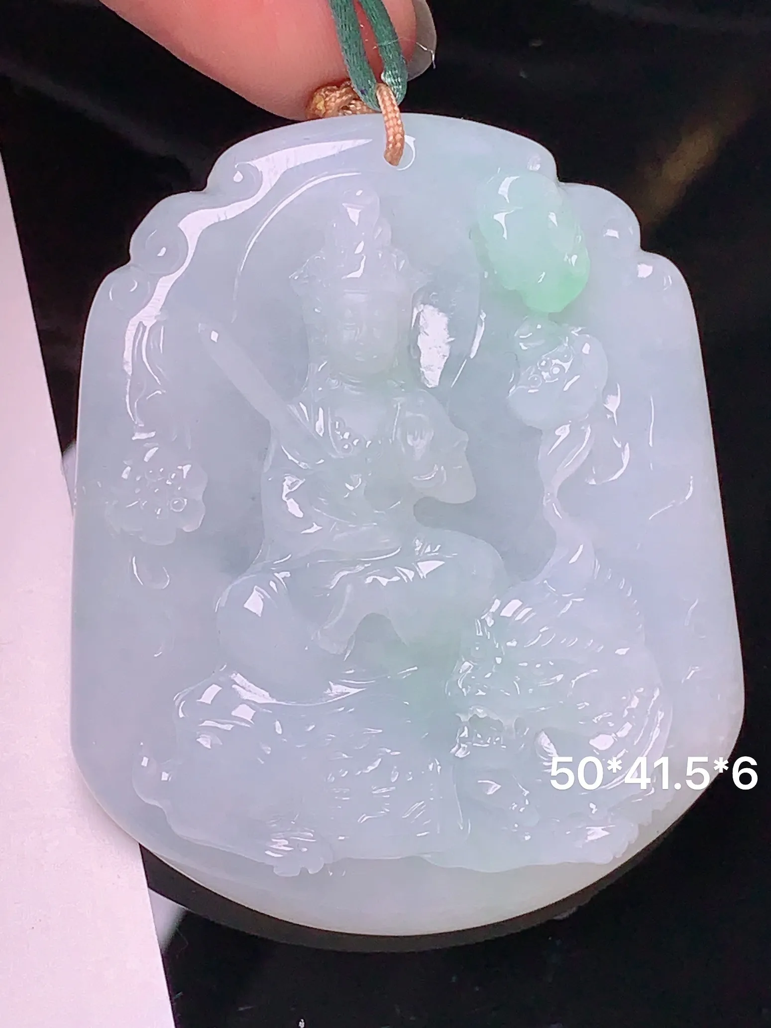 飘绿文殊观音菩萨吊坠 玉质细腻 色泽艳丽 水润亮眼  整体尺寸50*41.5*6