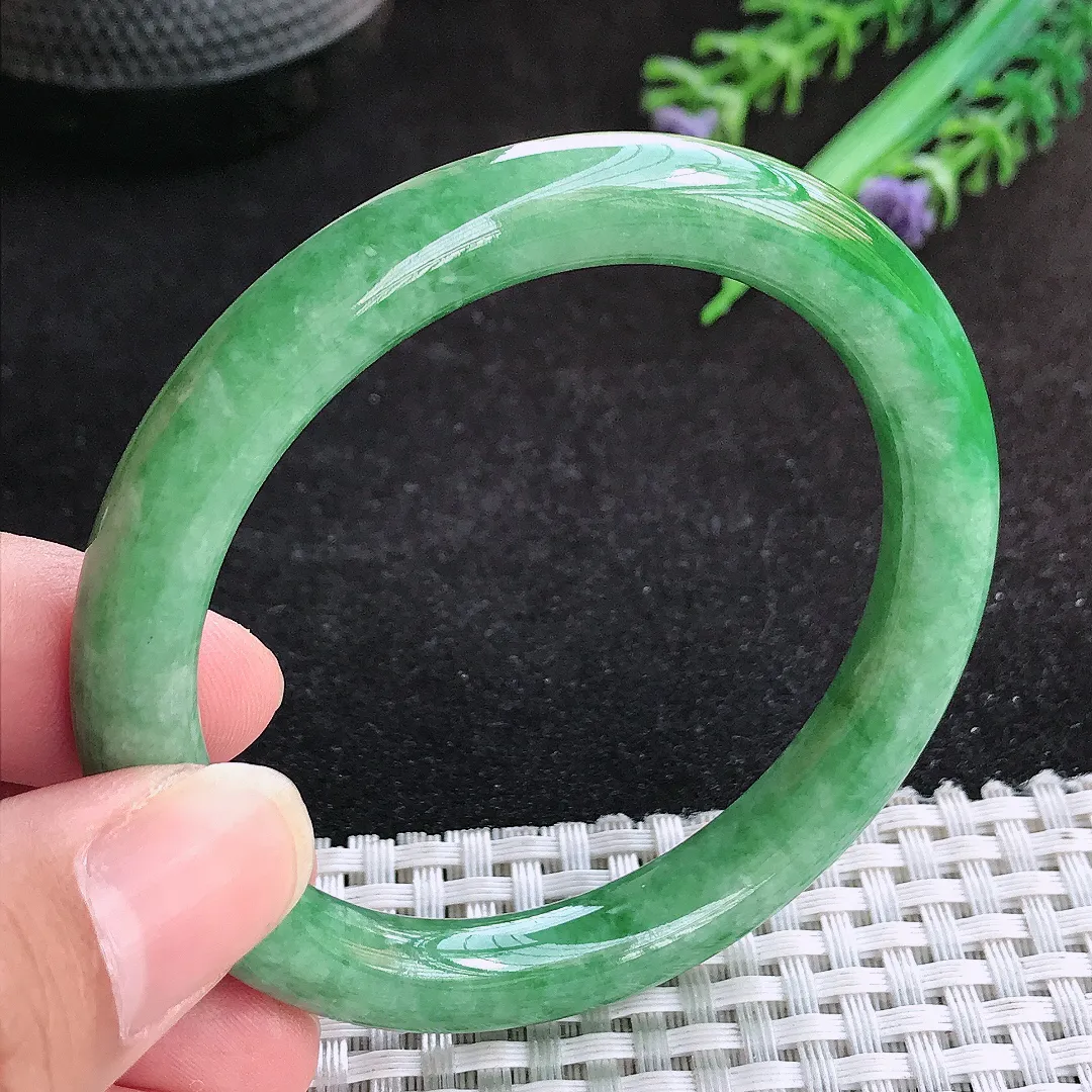 自然光54/8.6老坑精美满绿圆条手镯天然翡翠玉镯女款