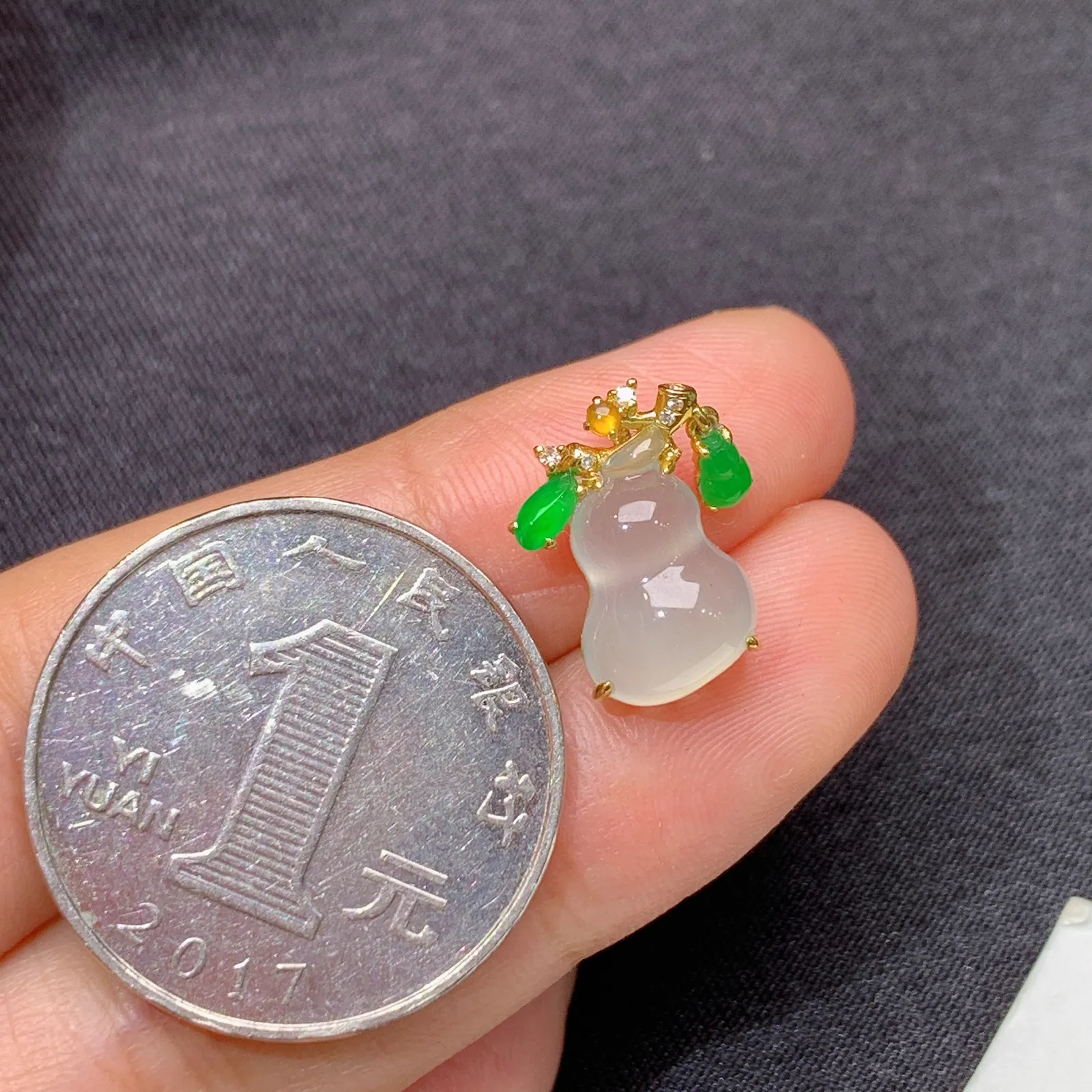 冰种葫芦吊坠，18k金镶嵌，款式精美，冰润细腻，种水足，Jj 尺寸14.4*11.3*5.6