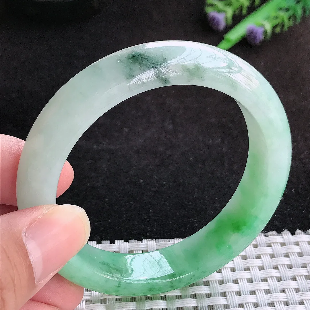 自然光54.5/13.7/8.8老坑精美温润飘阳绿手镯天然翡翠玉镯女款