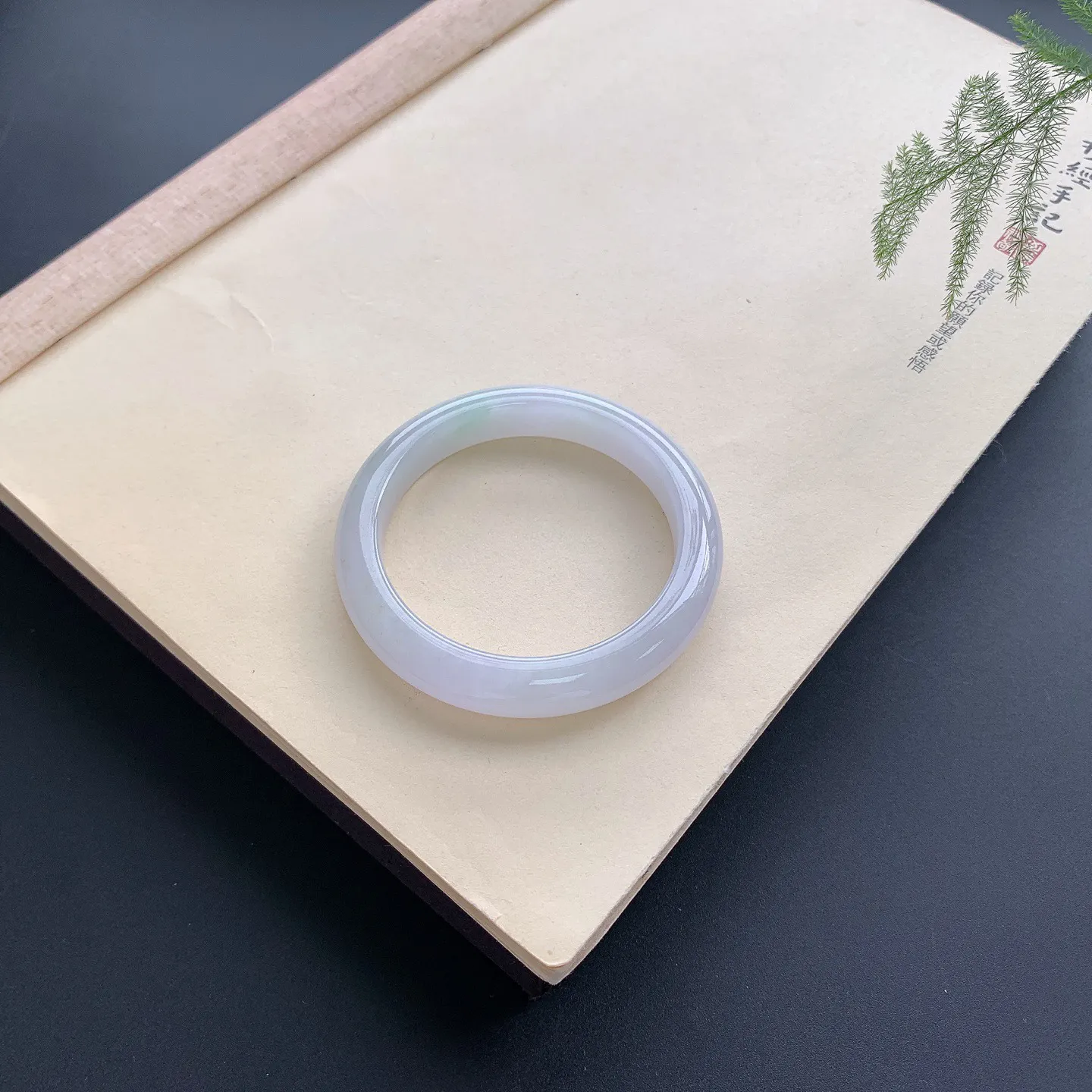 53圈口细糯正圈手镯 尺寸：53-10.5-8.8，无纹裂，白净光滑，水润细腻
