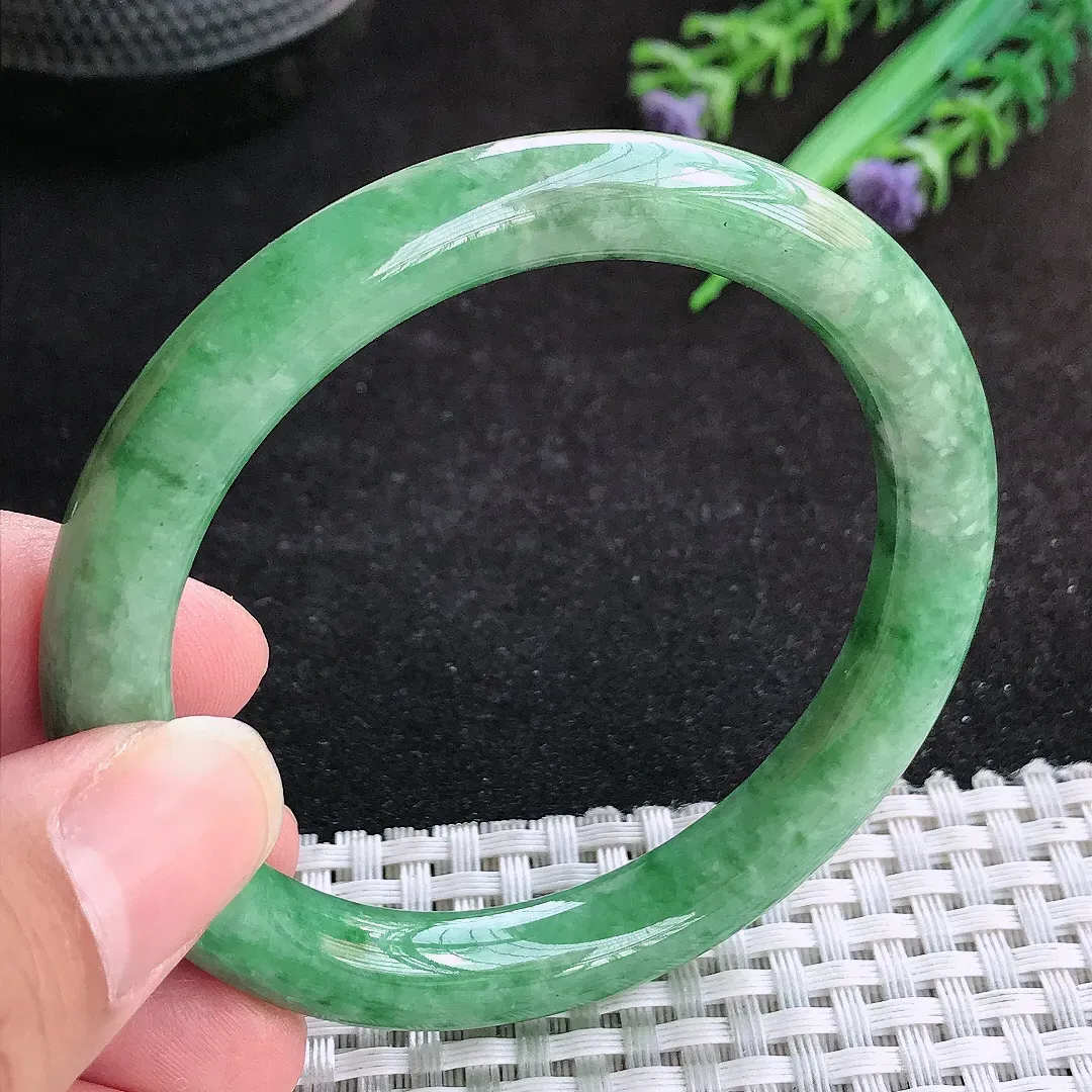 自然光54/8.6老坑精美满绿圆条手镯天然翡翠玉镯女款
