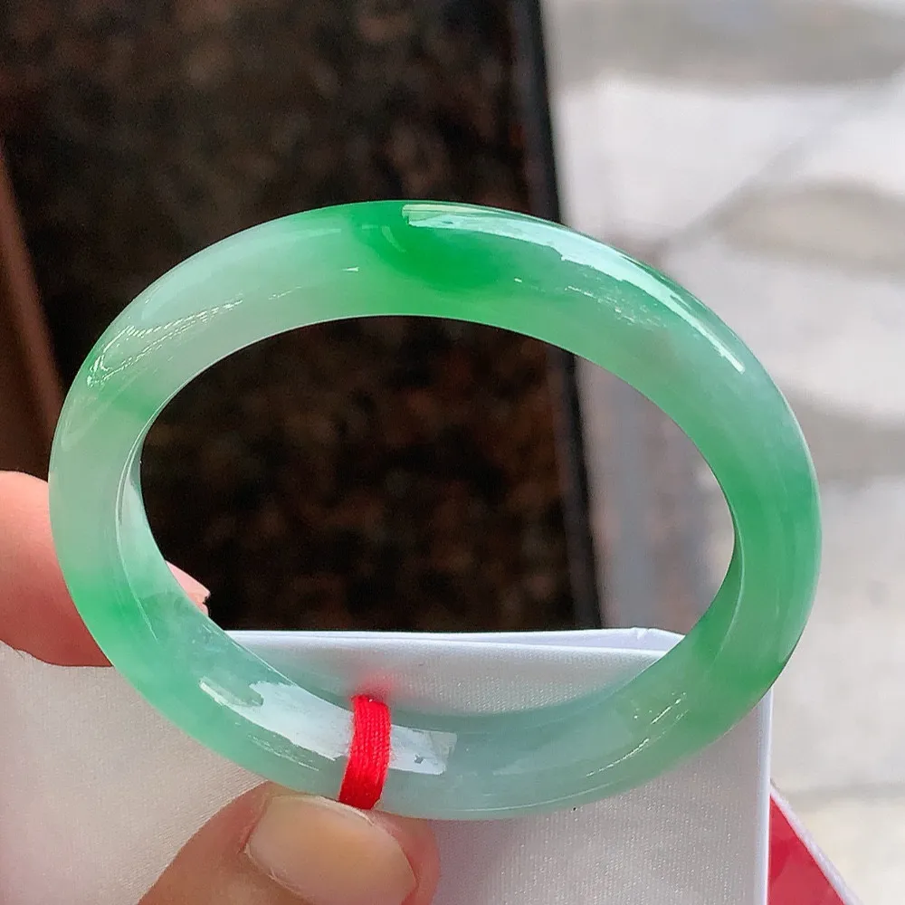 正圈高冰阳绿 微细纹 尺寸:49.6/10/7.3 种色俱佳🥰🥰