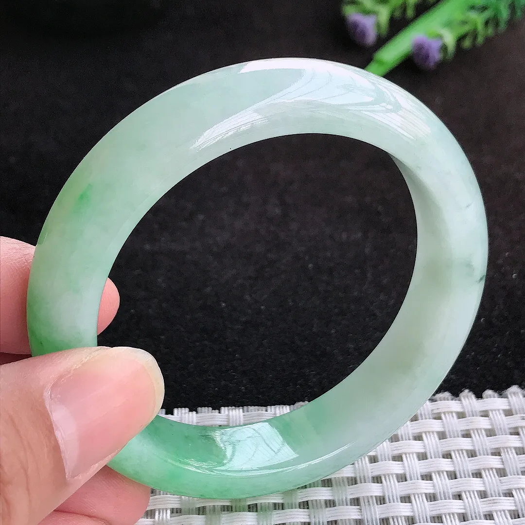 自然光54.5/13.7/8.8老坑精美温润飘阳绿手镯天然翡翠玉镯女款