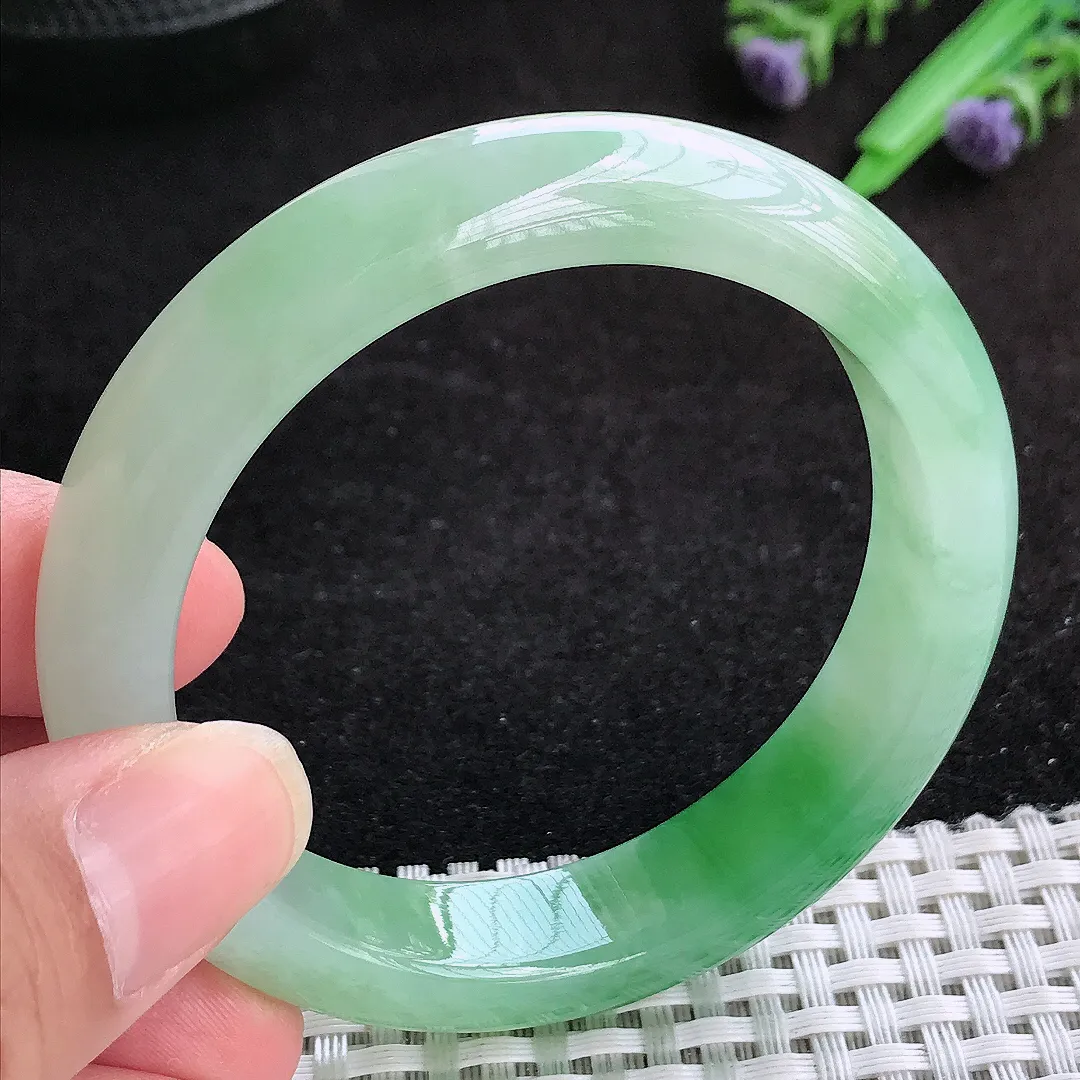 自然光54/12.5/8.4老坑冰胶水灵满色飘阳绿手镯天然翡翠玉镯女款