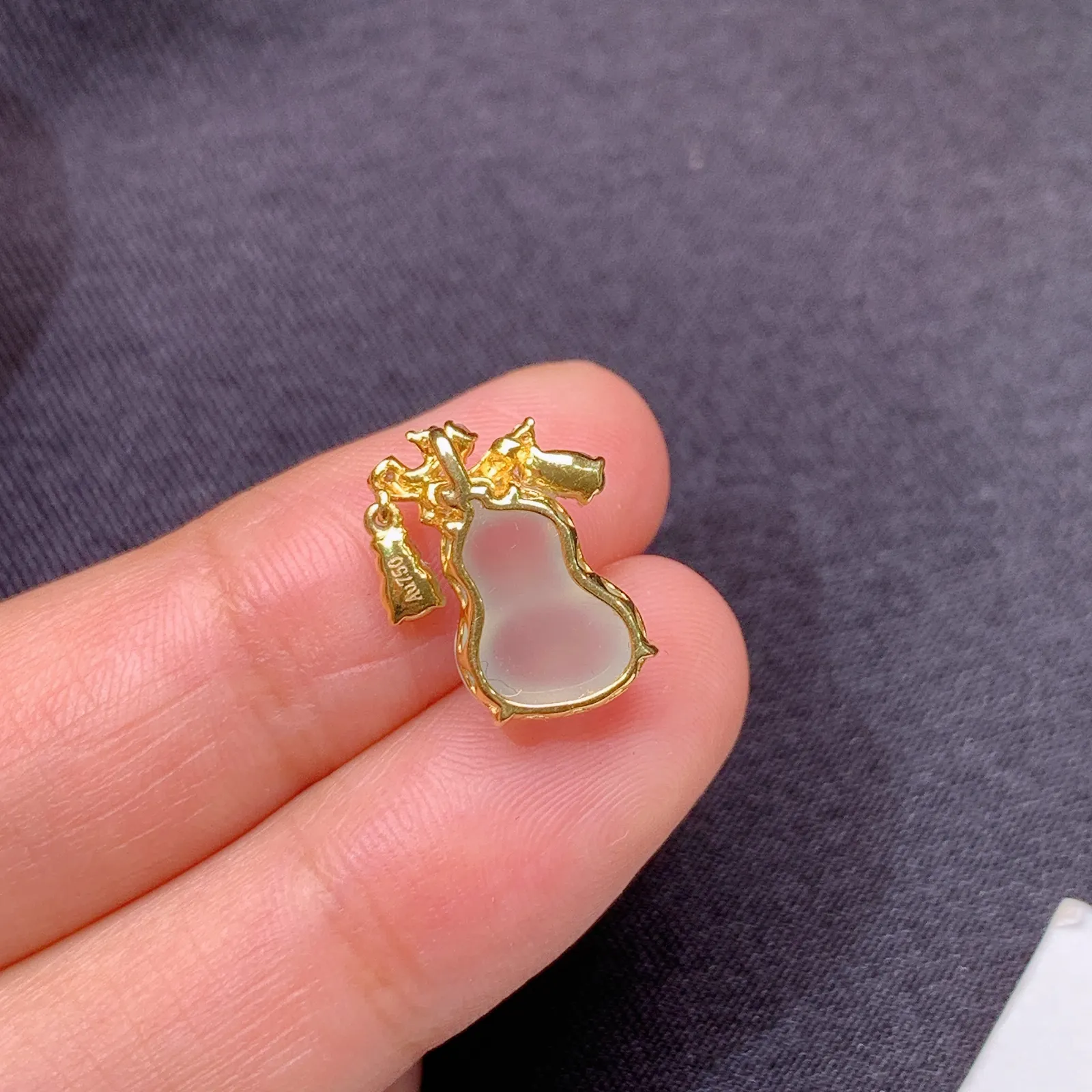 冰种葫芦吊坠，18k金镶嵌，款式精美，冰润细腻，种水足，Jj 尺寸14.4*11.3*5.6