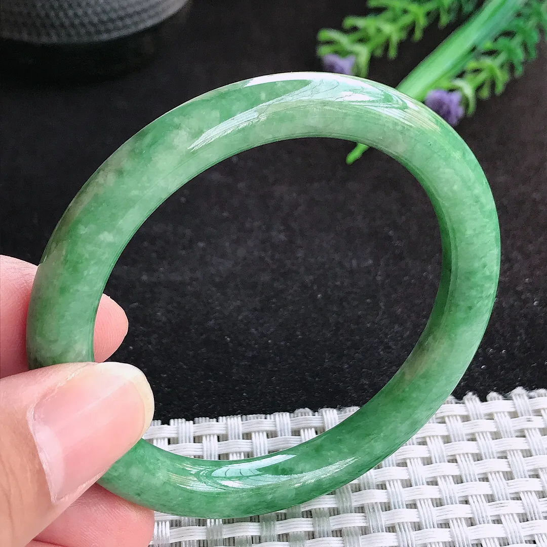 自然光54/8.6老坑精美满绿圆条手镯天然翡翠玉镯女款