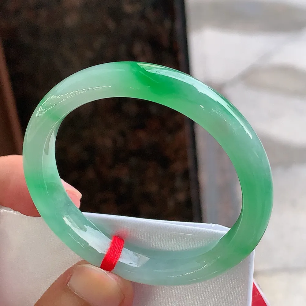 正圈高冰阳绿 微细纹 尺寸:49.6/10/7.3 种色俱佳🥰🥰