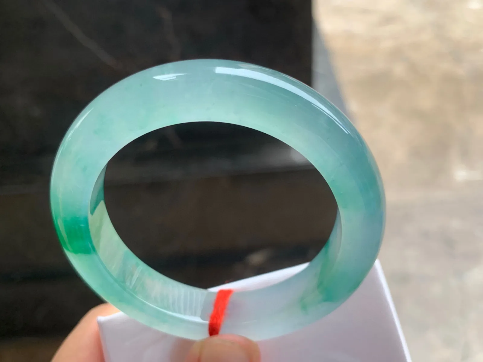 53.5-13-9.5mm
冰种飘色手镯 种水色俱佳 起胶的料子  收藏佩戴
