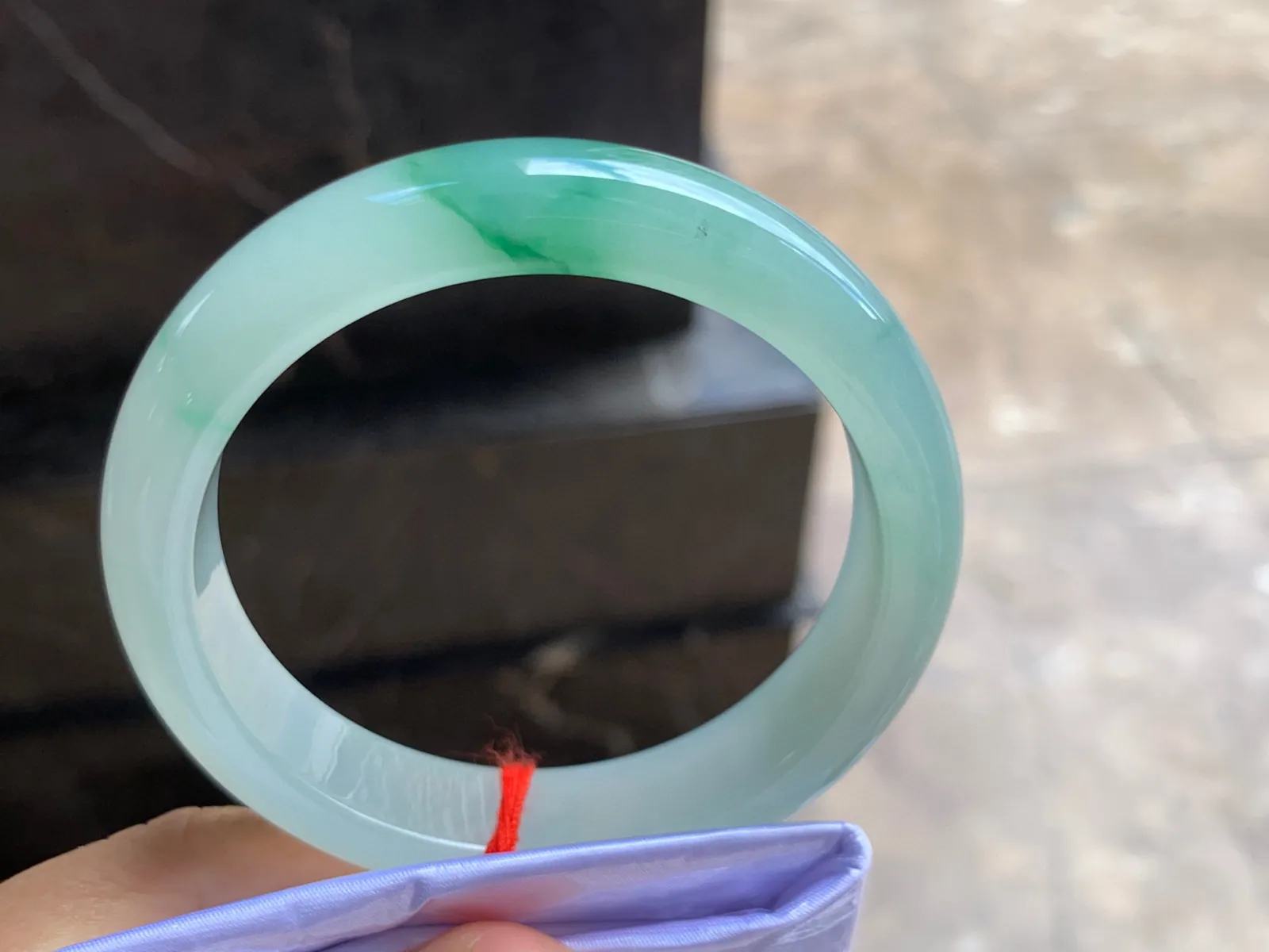 56.5-13-8.5mm
冰种飘花手镯 水润冰透 清爽