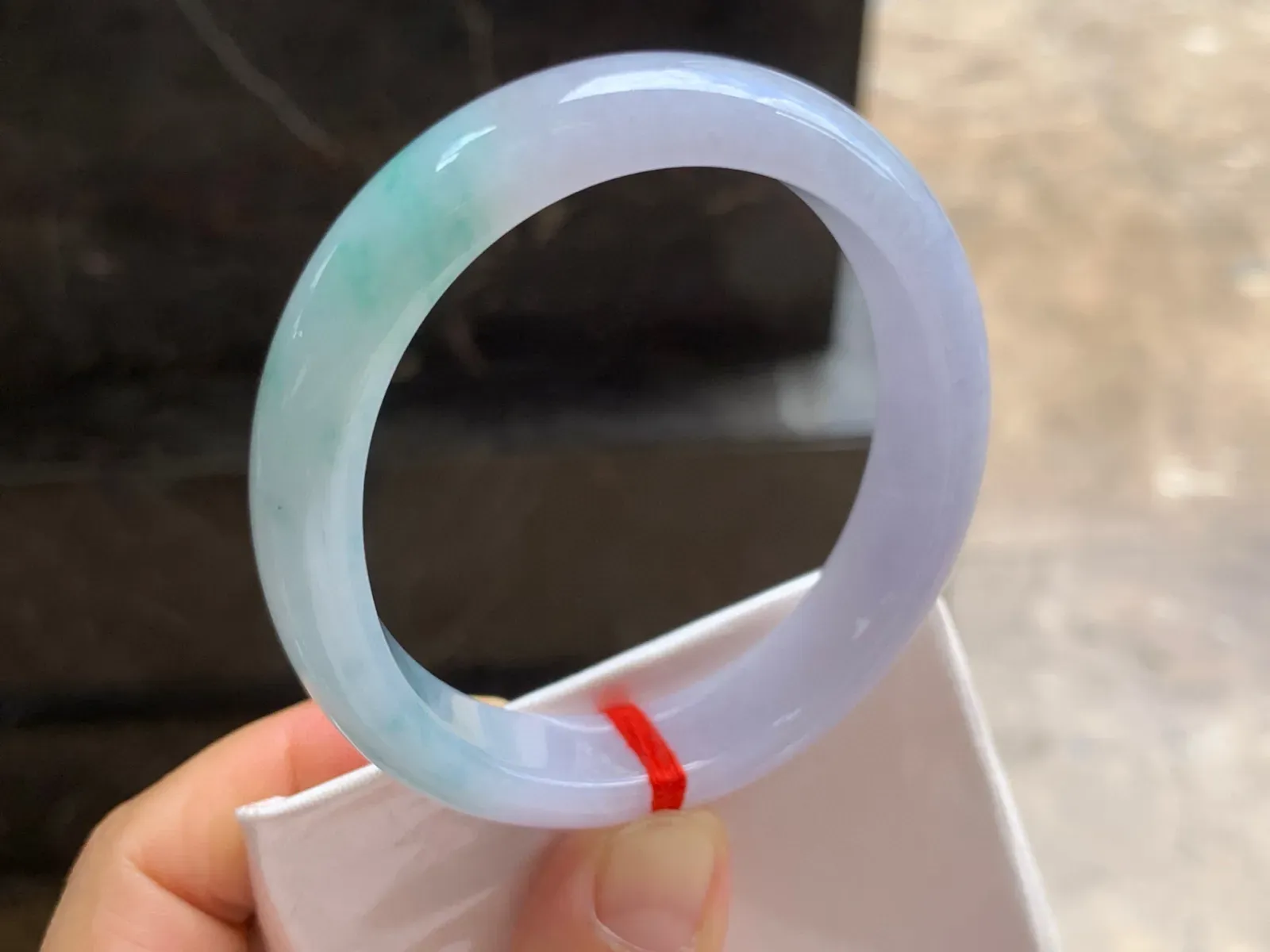 55.5-12.5-7.5mm
春彩贵妃手镯 底子细腻 颜色漂亮 正圈52/53可带