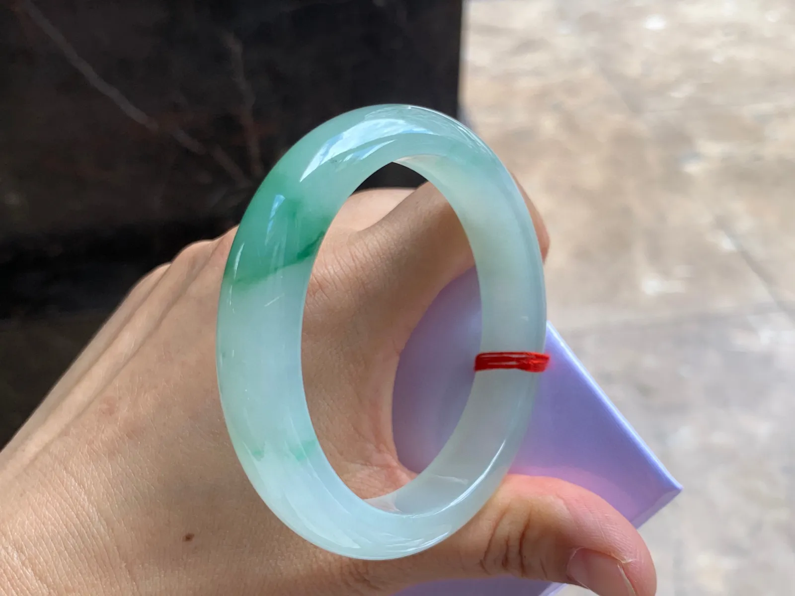 56.5-13-8.5mm
冰种飘花手镯 水润冰透 清爽