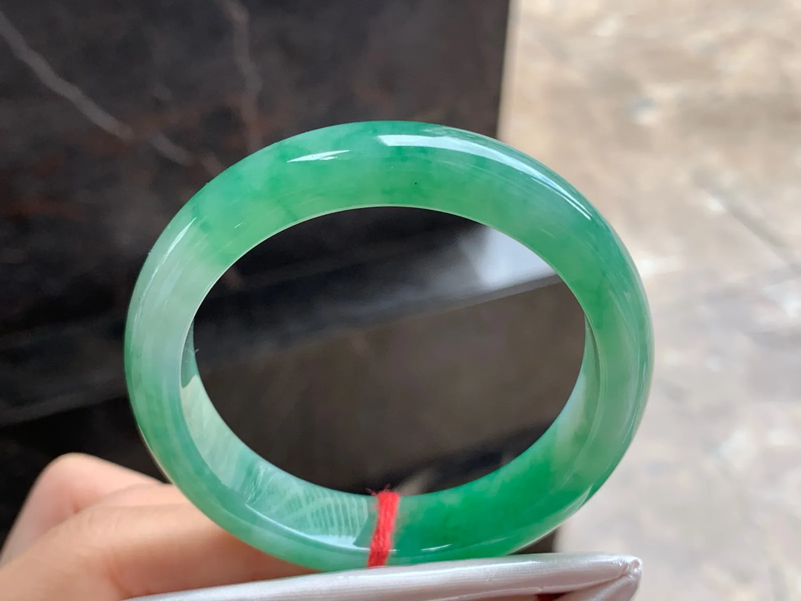 56-12.6-7.8

浓绿色手镯^_^颜色鲜艳 起光 细腻