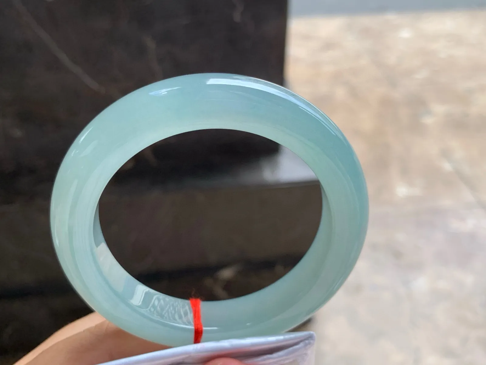 60-13-11mm
冰种晴水手镯 水润冰透 底色很漂亮 葡萄肉质地 拍不出效果 建议看实物