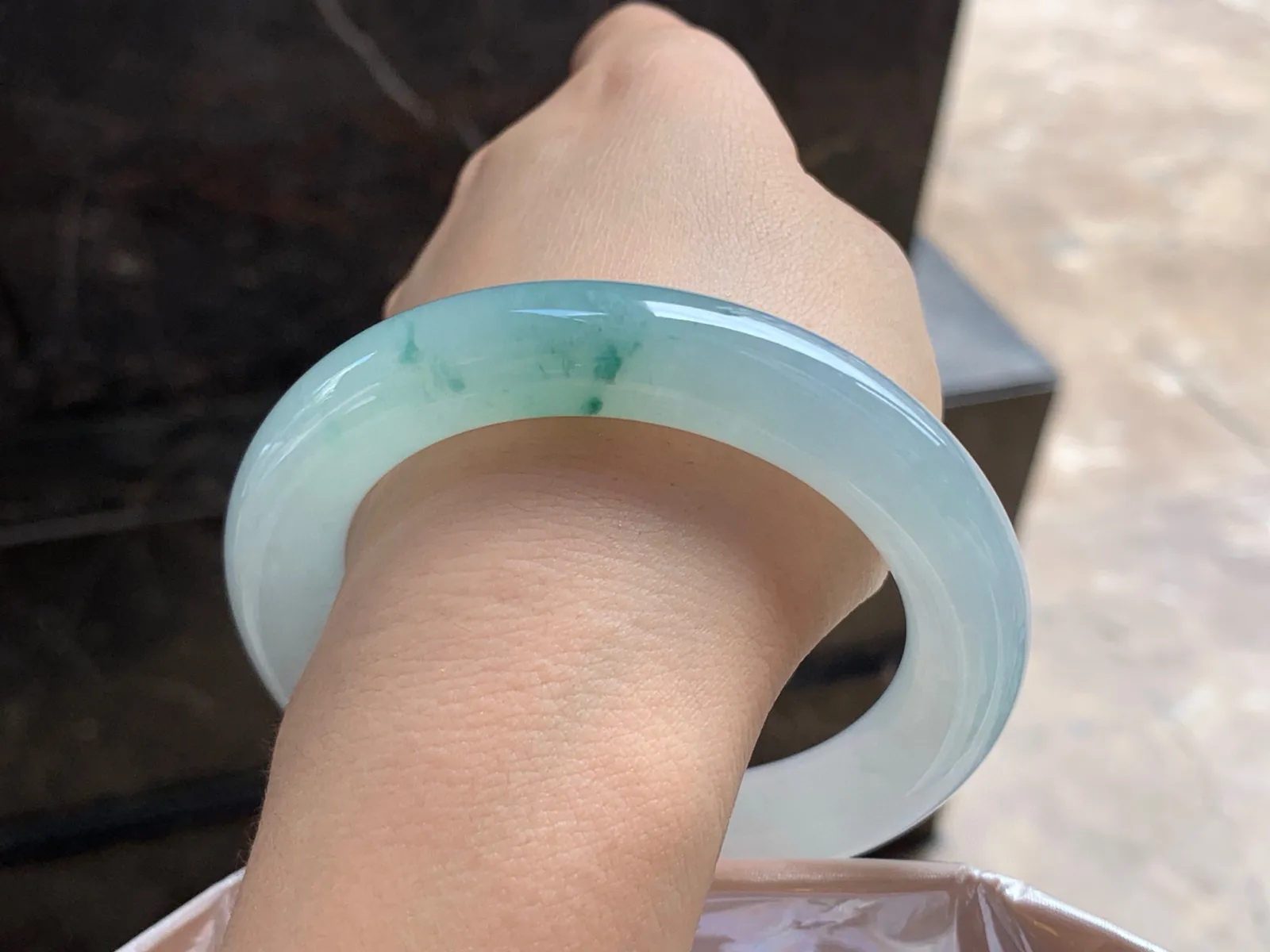 56-11.5

飘花手镯^_^玉质温润 清新
