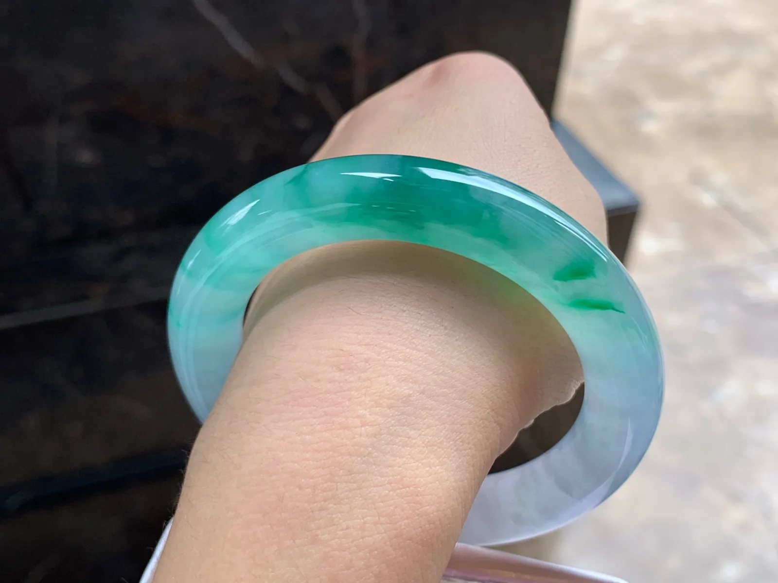 55.5-11.8

绿花圆条手镯^_^颜色浓郁 鲜艳起光 冰透