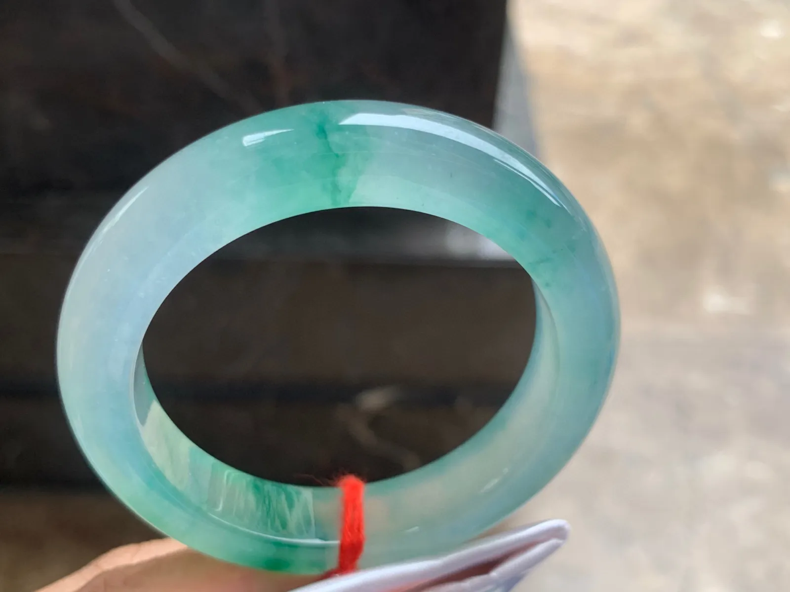 53.5-13-9.5mm
冰种飘色手镯 种水色俱佳 起胶的料子  收藏佩戴