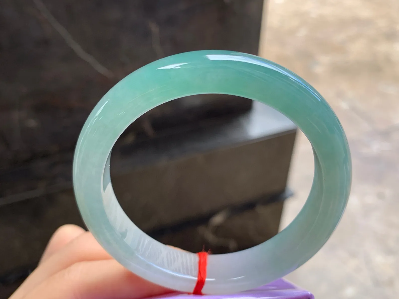 59-12.5-9

蓝水手镯^_^颜色鲜艳 起光 浓郁