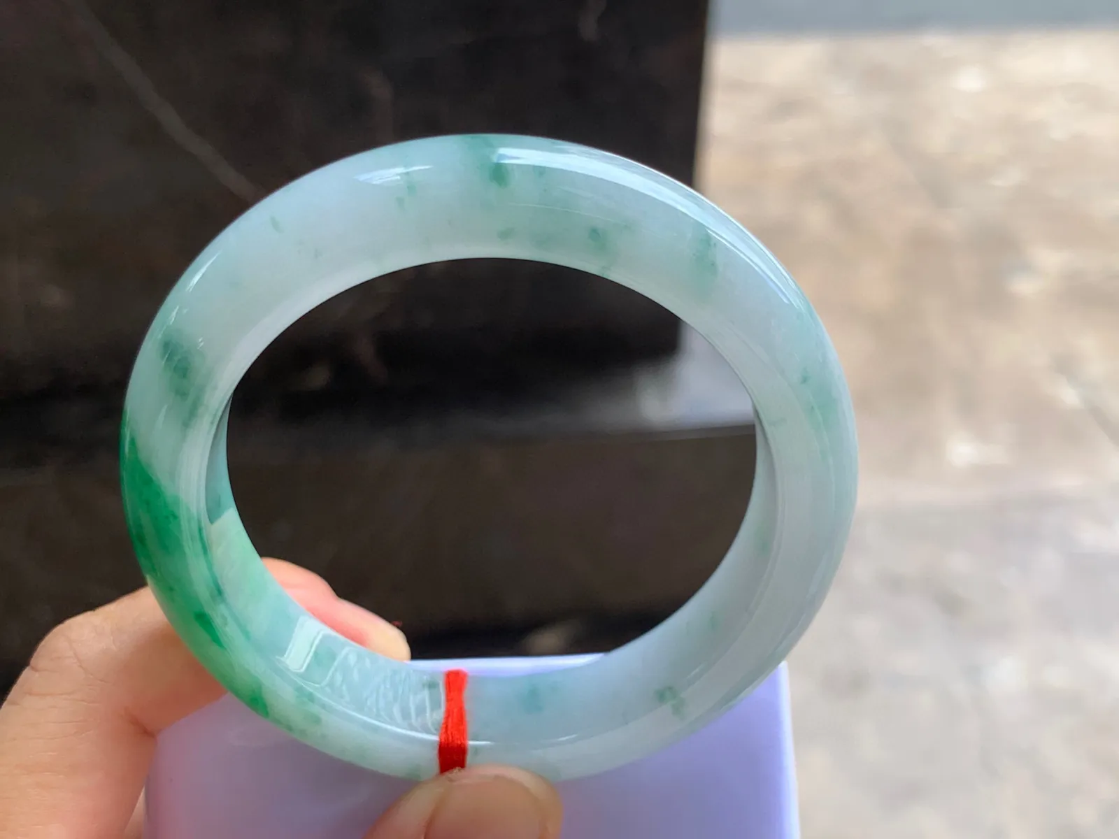 56-13-9.5mm
带色手镯 底子细腻 颜色漂亮 条形优秀