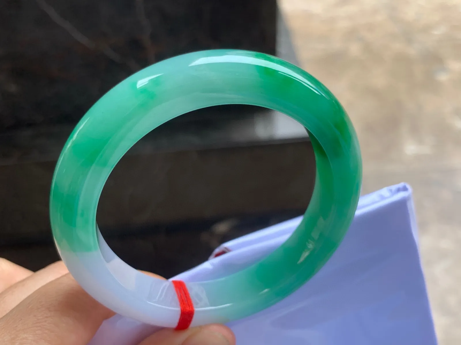 58-12.5-10mm
阳绿色手镯 种色兼备