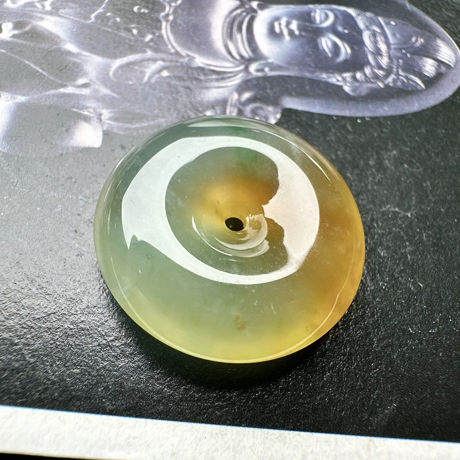 【冰种黄扣吊坠】特色款，种地优秀，通透闪亮，起光的料子，厚度很好