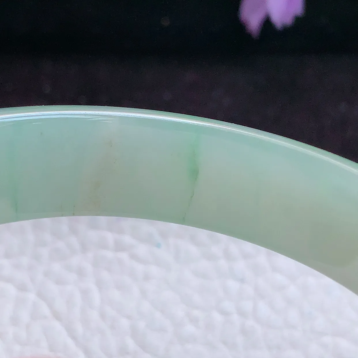 r实拍54圈口！缅甸翡翠A货冰绿宽边玉手镯 玉手环尺寸:54*13.2*8mm