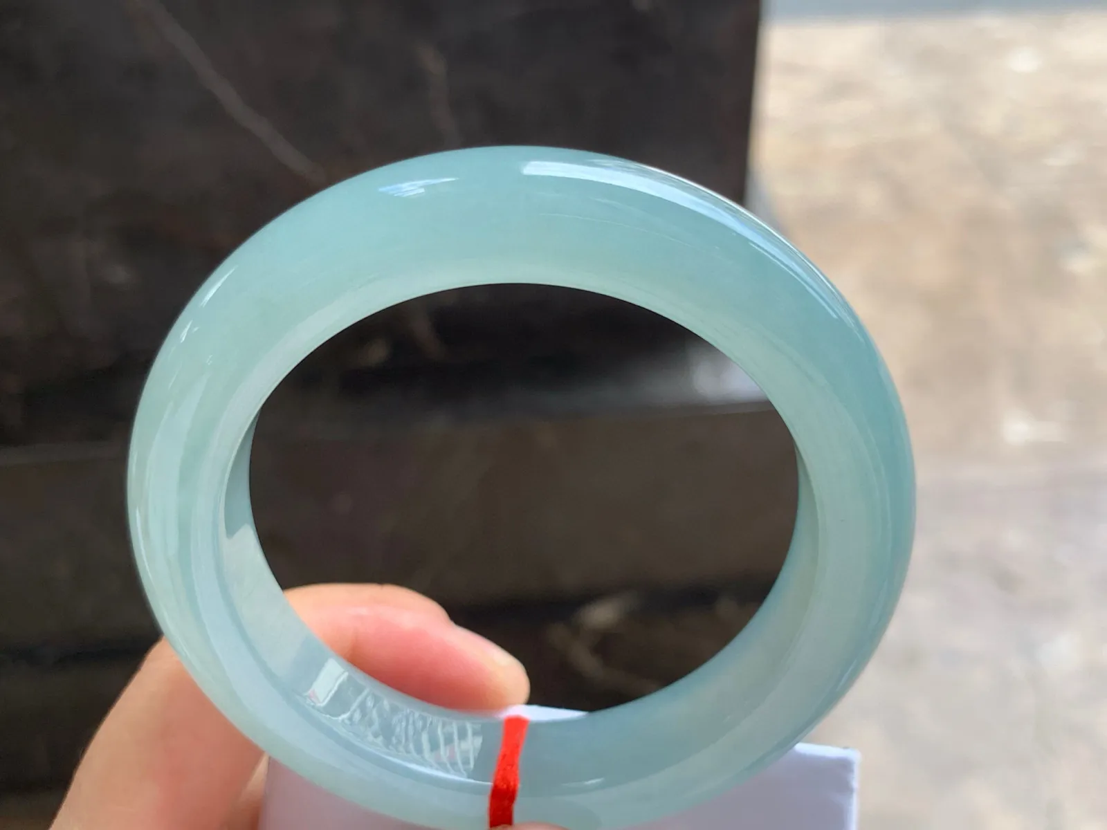 60-13-11mm
冰种晴水手镯 水润冰透 底色很漂亮 葡萄肉质地 拍不出效果 建议看实物