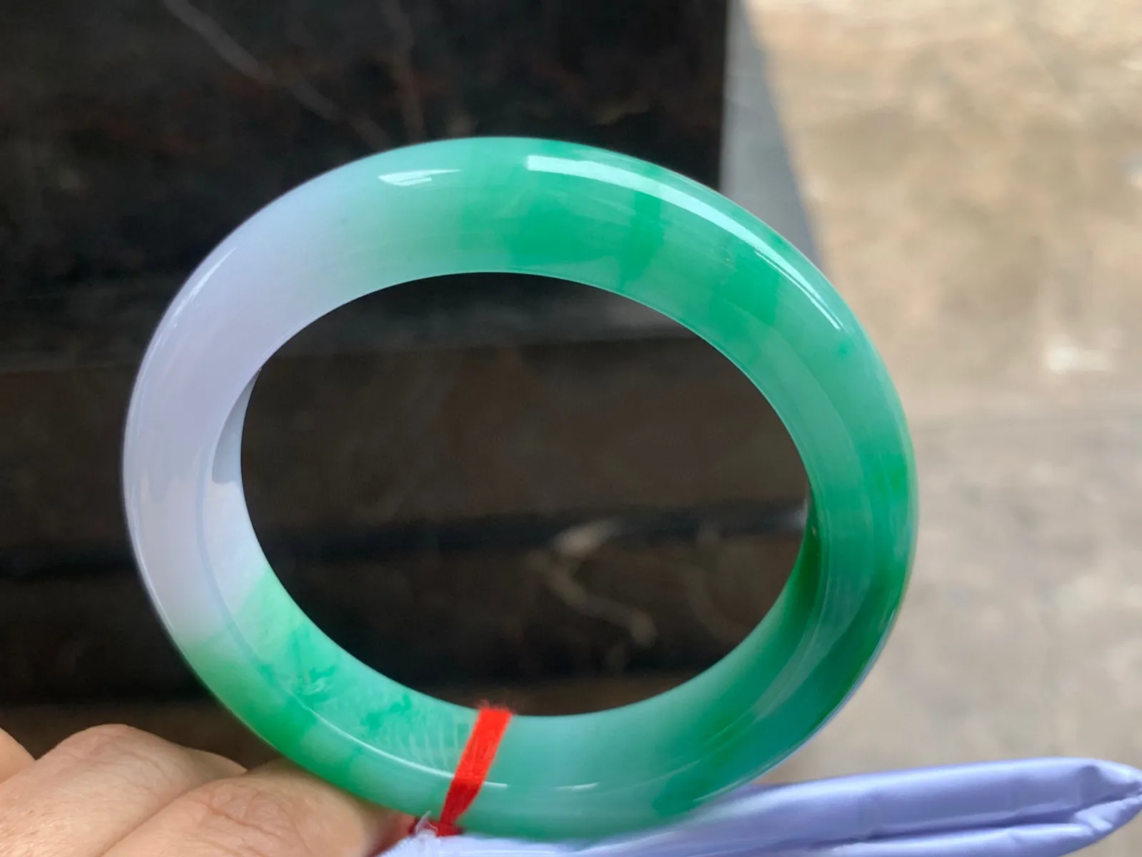 58-12.5-10mm
阳绿色手镯 种色兼备
