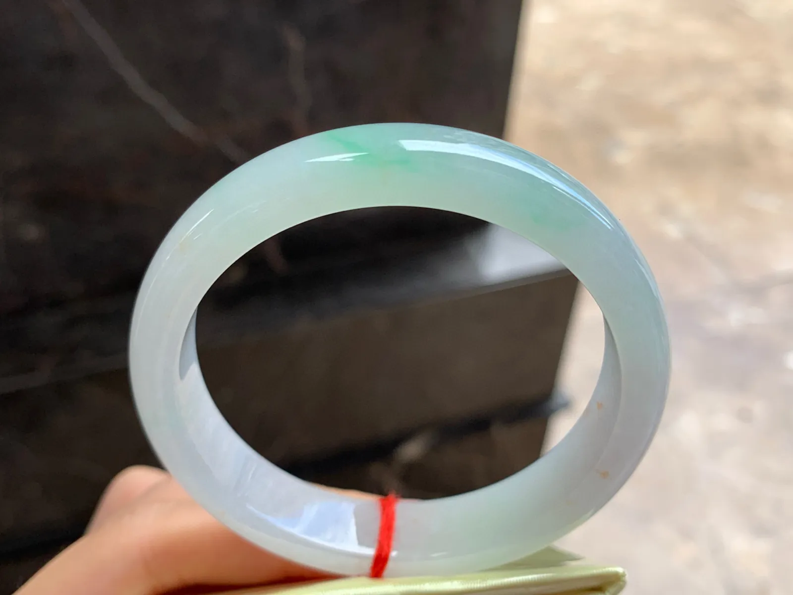 58-12.5-8

飘绿手镯^_^清新水润 金丝绿