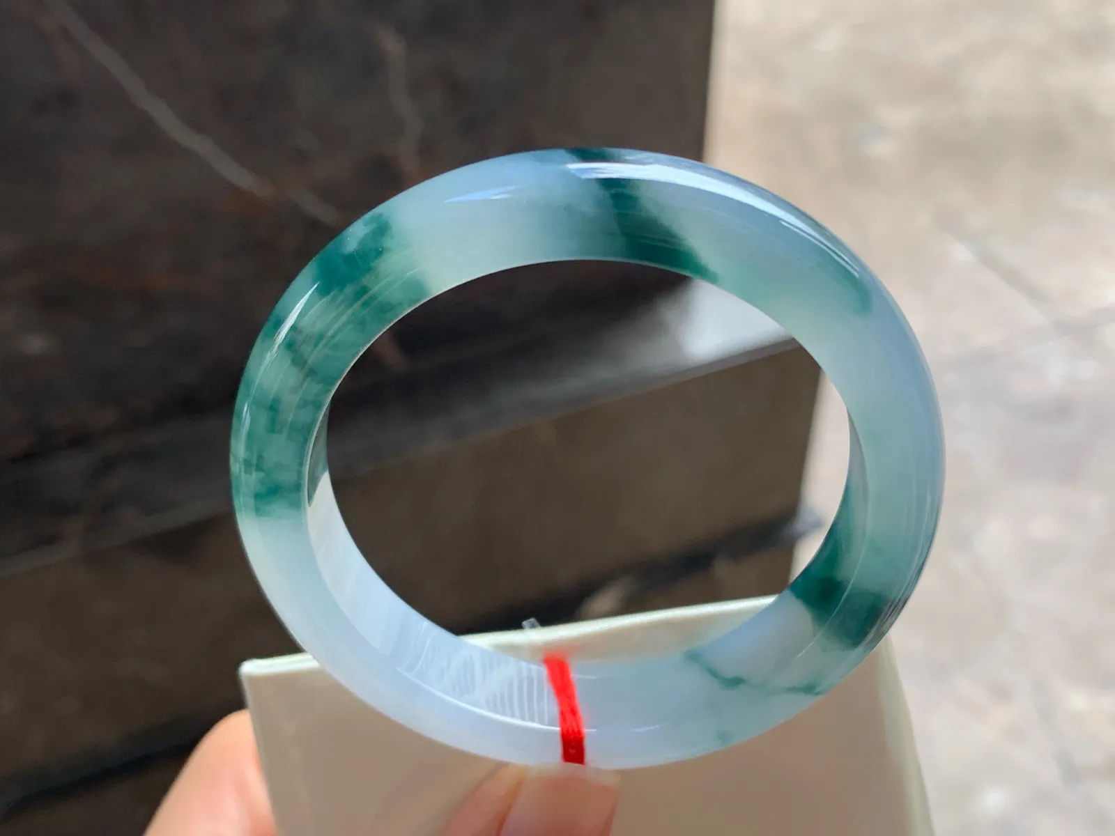 54.5-12.2-8.3

蓝花手镯^_^飘花浓郁 起光冰透