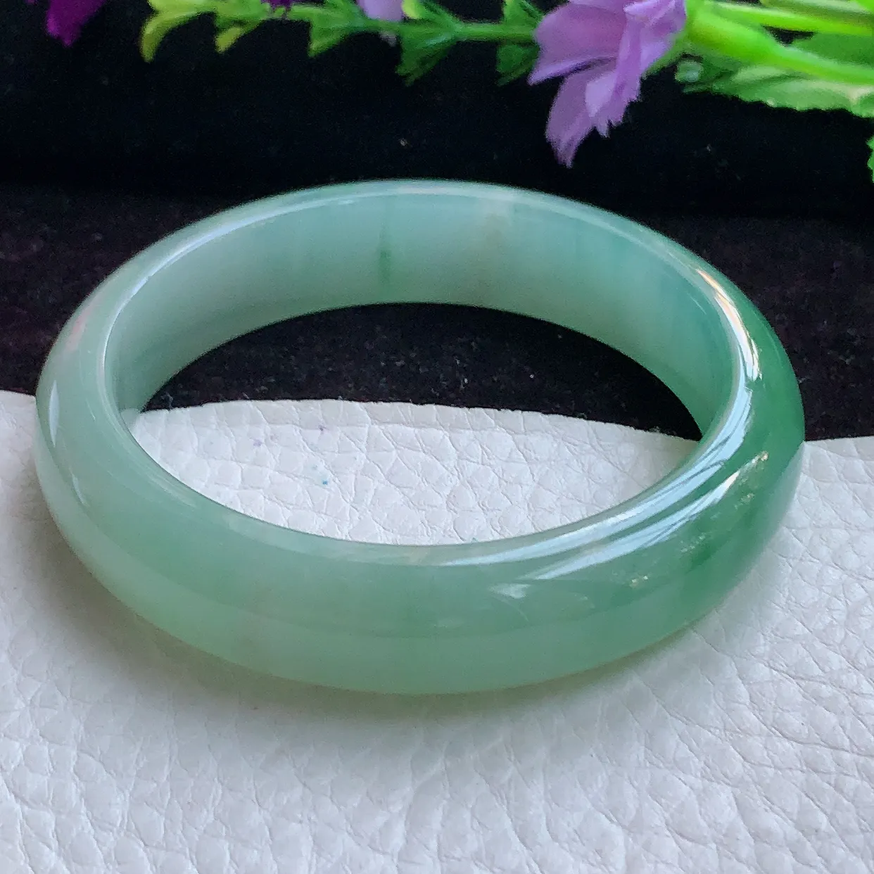 r实拍54圈口！缅甸翡翠A货冰绿宽边玉手镯 玉手环尺寸:54*13.2*8mm
