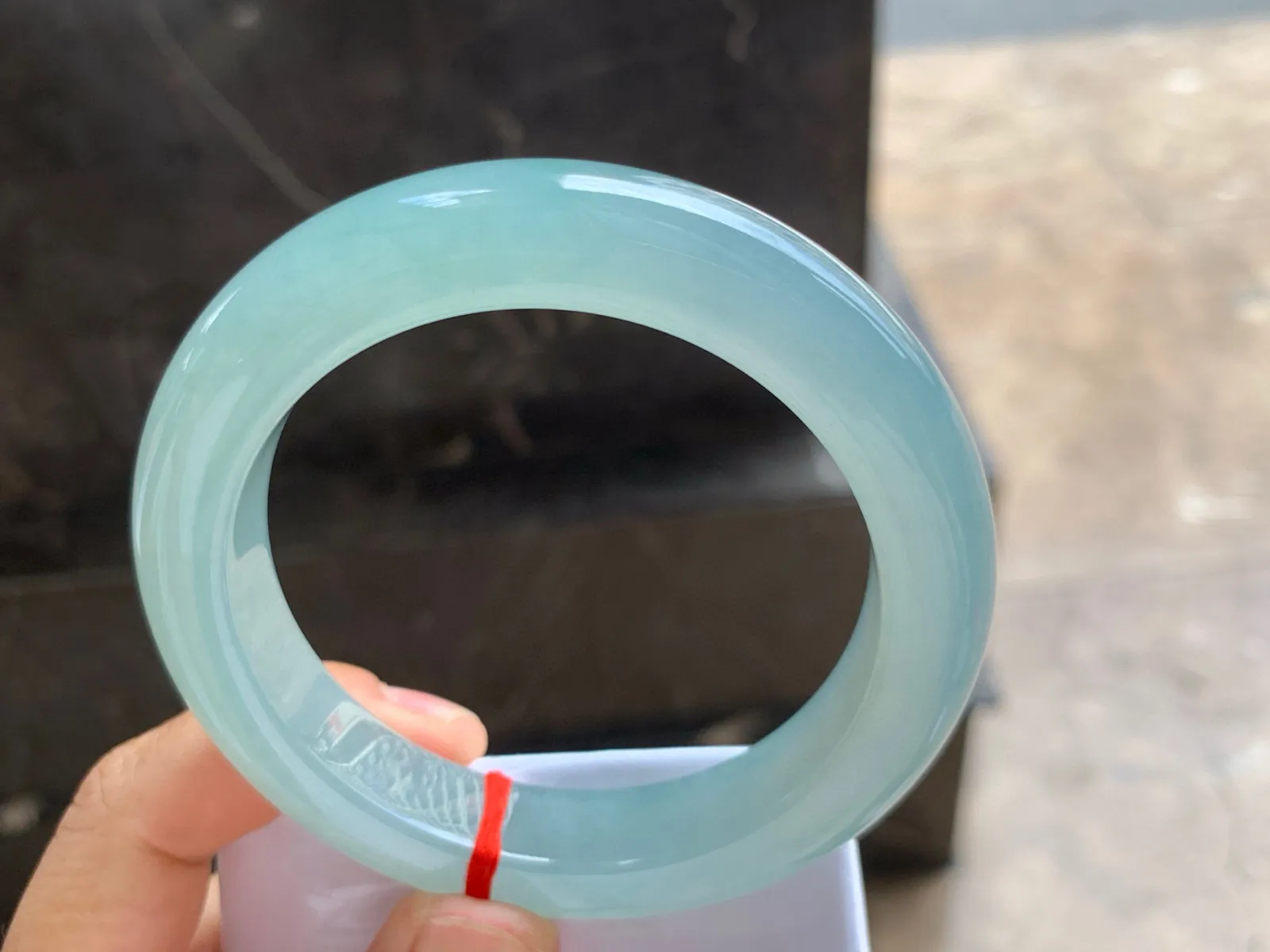 60-13-11mm
冰种晴水手镯 水润冰透 底色很漂亮 葡萄肉质地 拍不出效果 建议看实物