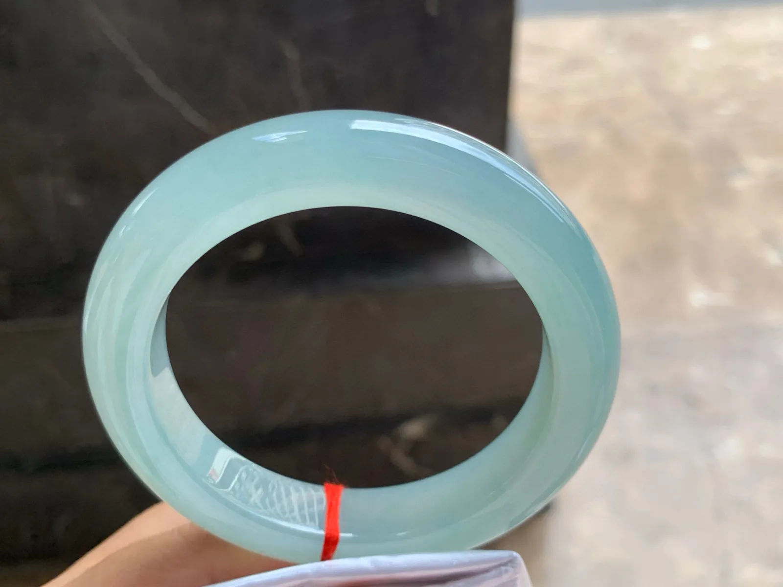 60-13-11mm
冰种晴水手镯 水润冰透 底色很漂亮 葡萄肉质地 拍不出效果 建议看实物