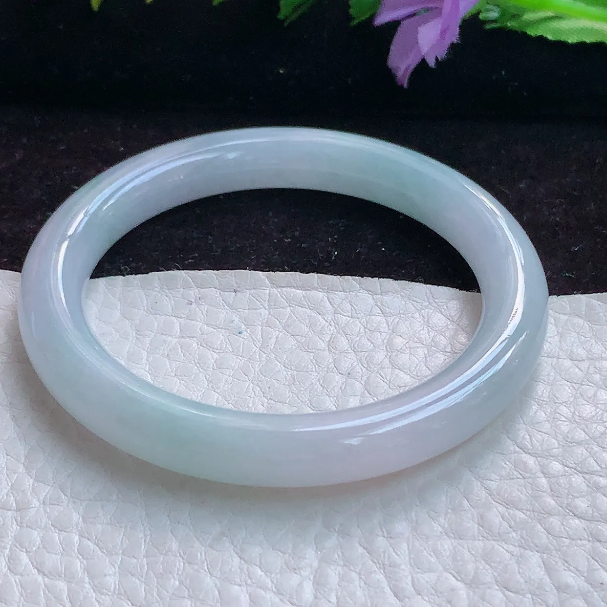 r小圈口51mm美人镯！缅甸翡翠A货纯美淡雅圆条玉手镯尺寸:51*8.5*8.3mm