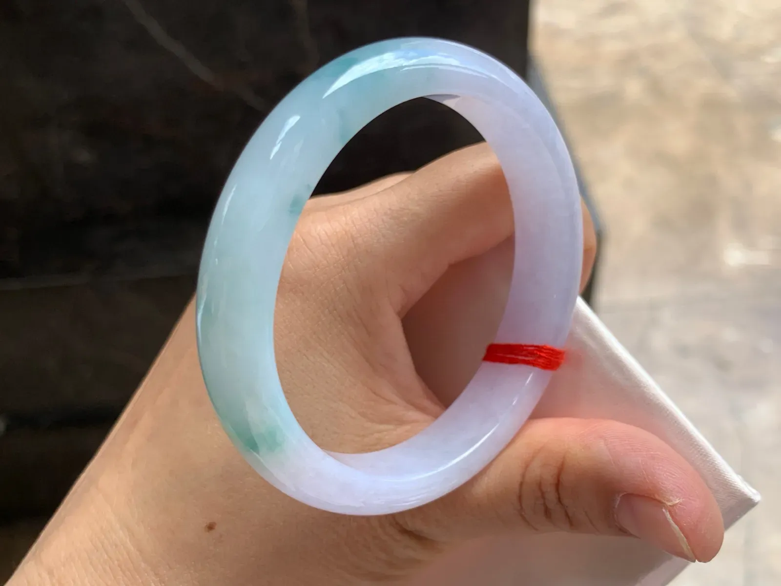 55.5-12.5-7.5mm
春彩贵妃手镯 底子细腻 颜色漂亮 正圈52/53可带