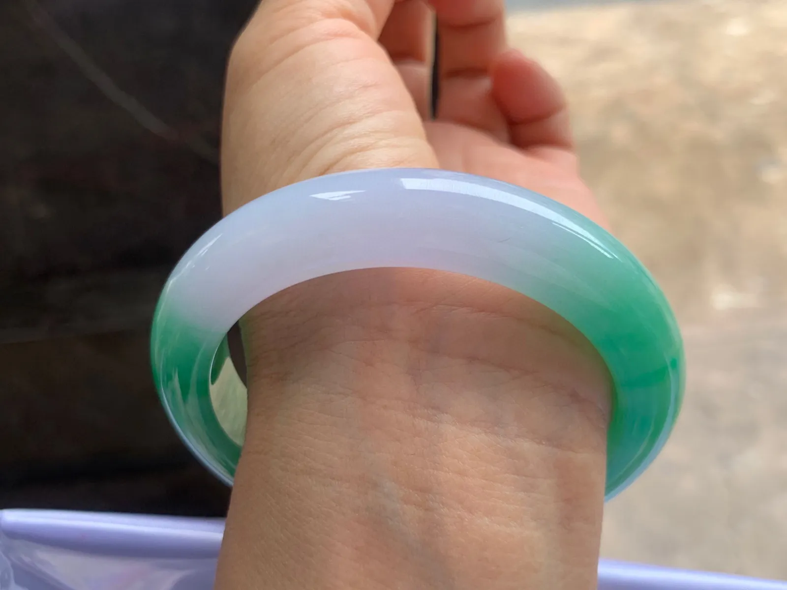 58-12.5-10mm
阳绿色手镯 种色兼备