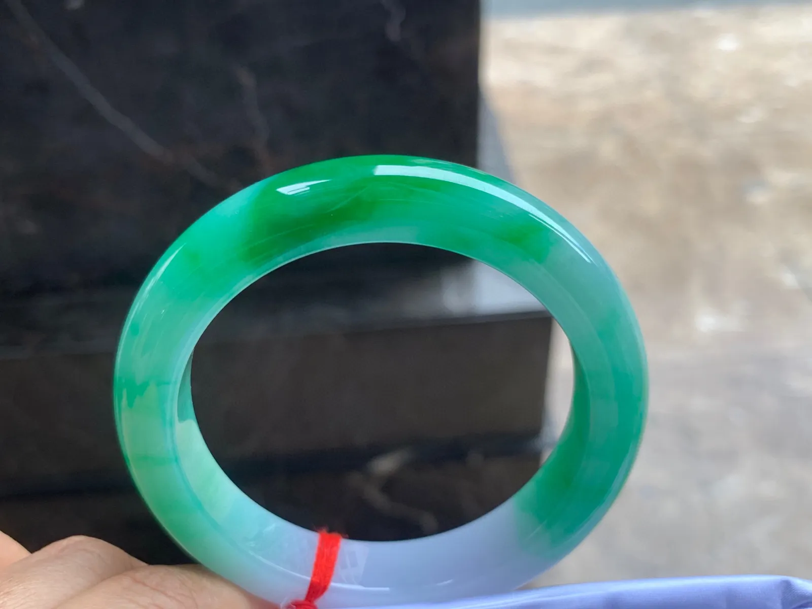 58-12.5-10mm
阳绿色手镯 种色兼备