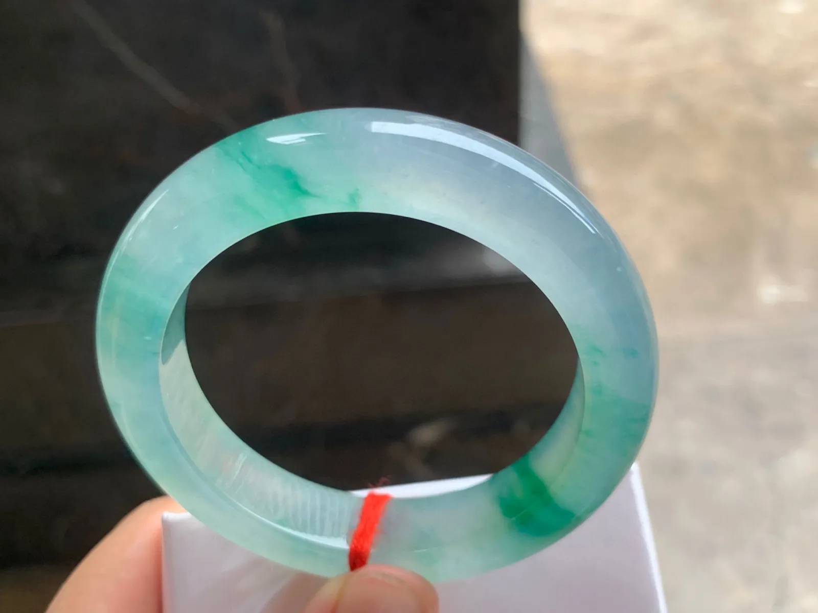 53.5-13-9.5mm
冰种飘色手镯 种水色俱佳 起胶的料子  收藏佩戴