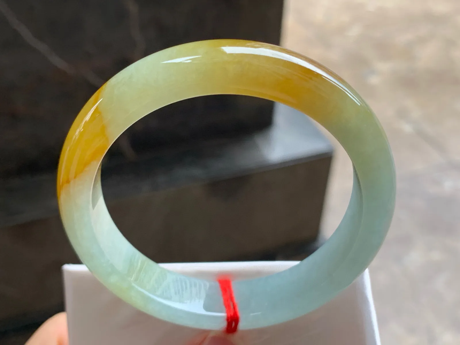 57-13-8.4

黄翡手镯^_^颜色鲜艳 浓郁
