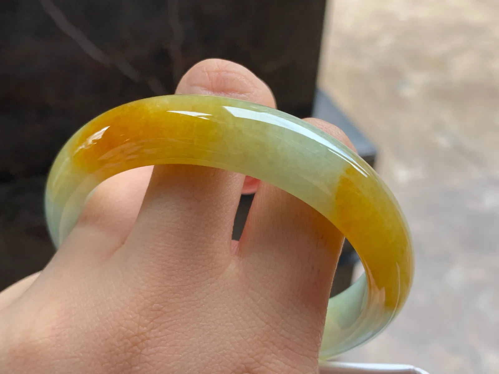 57-13-8.4

黄翡手镯^_^颜色鲜艳 浓郁